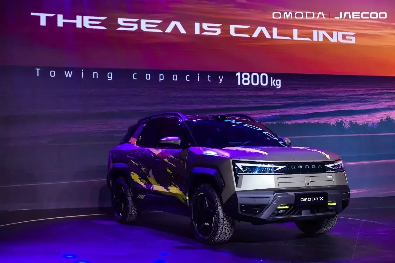 Mech Vehicles OMODA debuts the Omoda X as the world's first Cross Off-Road Vehicle ...