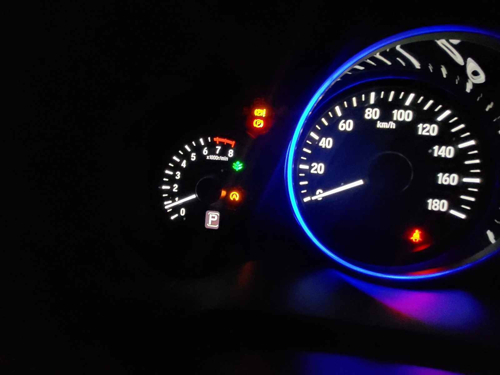 Anyone can tell me why my Vezel parking light P is blinking with P