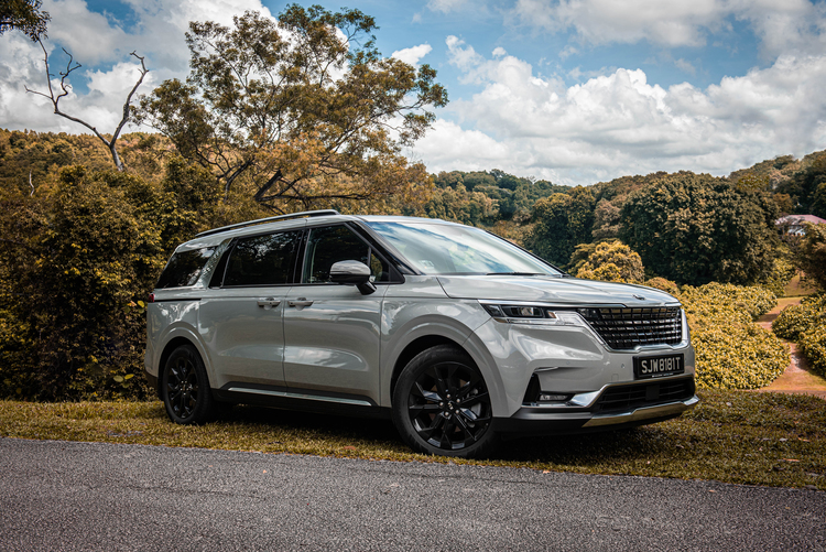 Motorist Mreview Kia Carnival Featured